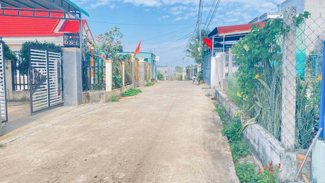 Bán nhà 1 trệt 1 lầu kiên cố hẻm ql20, ninh gia, đức trọng cũ, lâm đồng